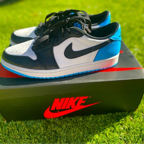 Size 10 powder blue “UNC”